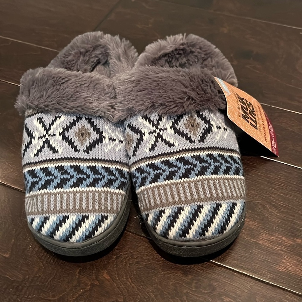Muk Luks slippers NWT 5-6